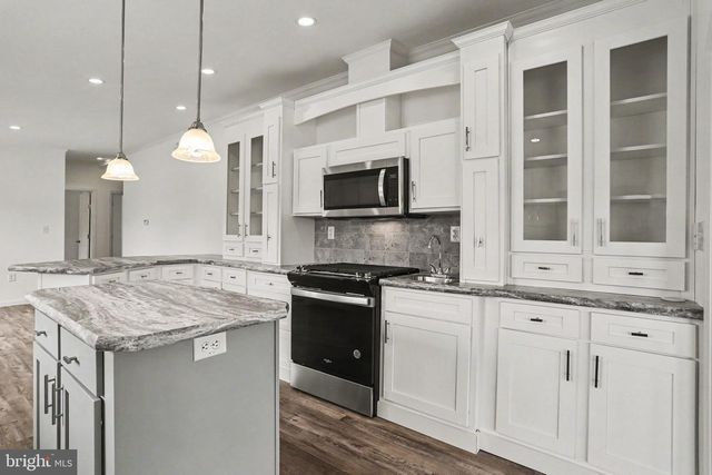 52 EVERGREEN ALY, Palmyra, PA 17078