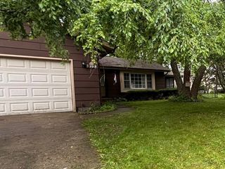 5305 Abbey Drive, Mchenry, IL 60050