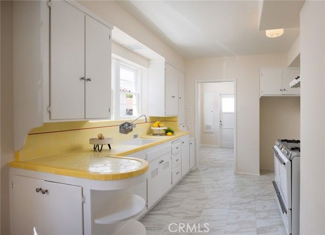 2324 N Riverside, Santa Ana, CA 92706