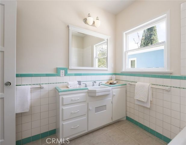 2324 N Riverside, Santa Ana, CA 92706