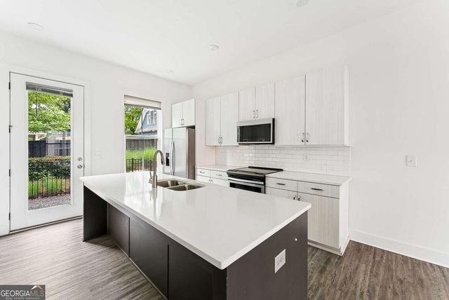 140 COLOR Circle, Atlanta, GA 30317
