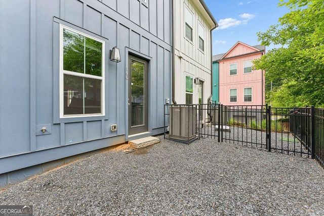 140 COLOR Circle, Atlanta, GA 30317