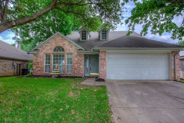 230 Brittany Drive, Euless, TX 76039