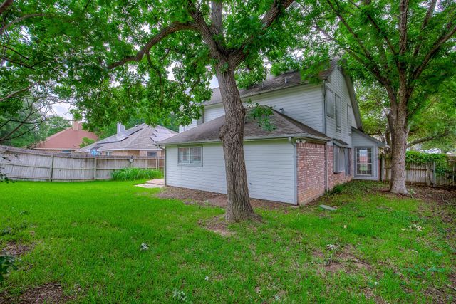 230 Brittany Drive, Euless, TX 76039