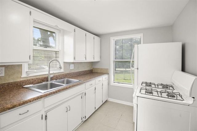 1409 S Kings Highway, Independence, MO 64055