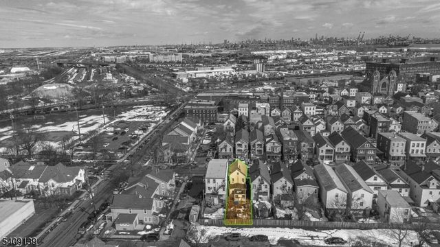 252 Clark Pl, Elizabeth City, NJ 07206