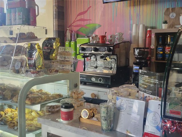 2568 NE MIAMI GARDENS, Aventura, FL 33180