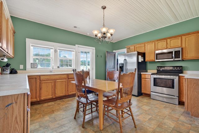 4225 New Harmony Rd, Hartsville, TN 37074