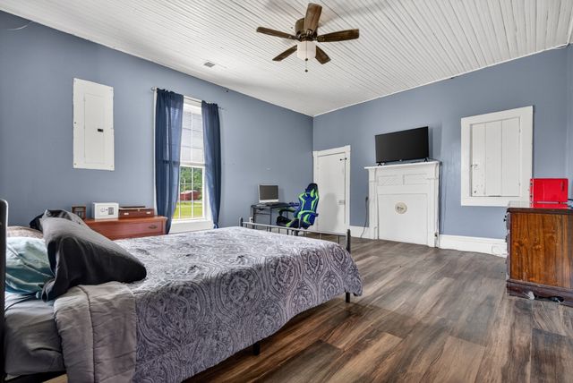 4225 New Harmony Rd, Hartsville, TN 37074