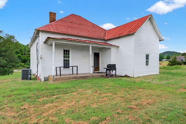 4225 New Harmony Rd, Hartsville, TN 37074