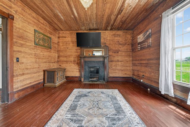 4225 New Harmony Rd, Hartsville, TN 37074
