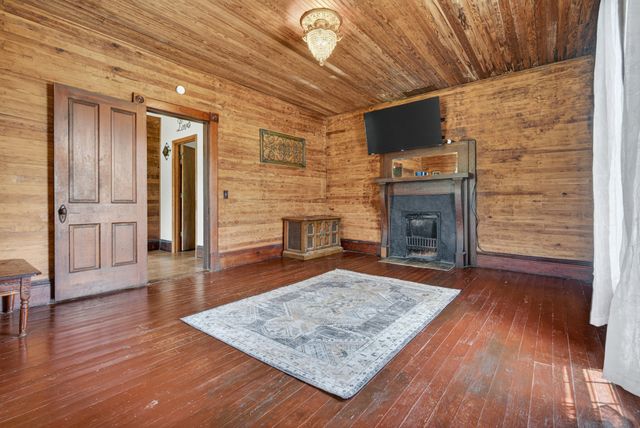 4225 New Harmony Rd, Hartsville, TN 37074