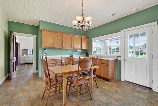 4225 New Harmony Rd, Hartsville, TN 37074