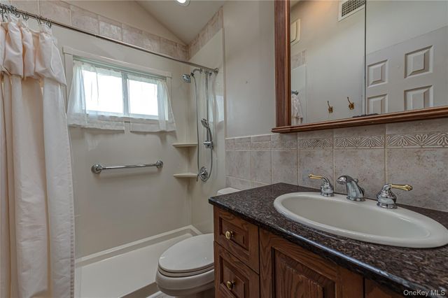14 Westmoreland Road, Hicksville, NY 11801