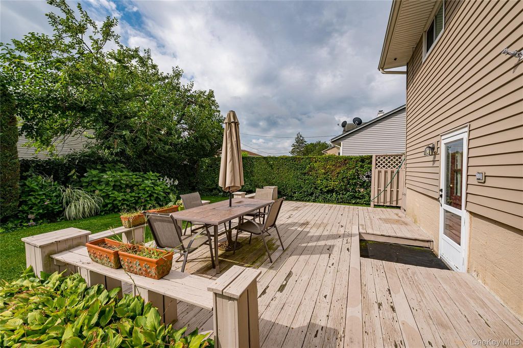 14 Westmoreland Road, Hicksville, NY 11801 — photo 2