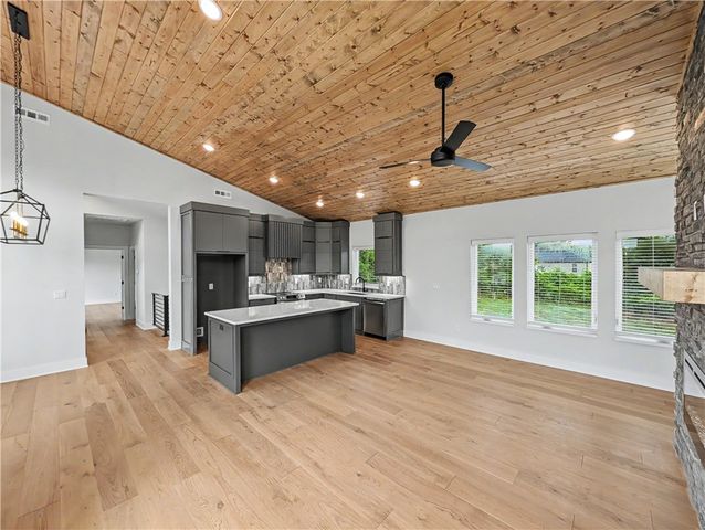 6 Francis Drive, Bella Vista, AR 72715