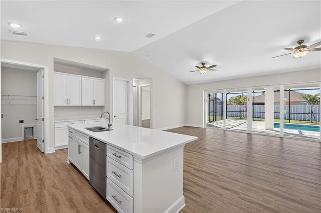 618 SW 30th TER, Cape Coral, FL 33914