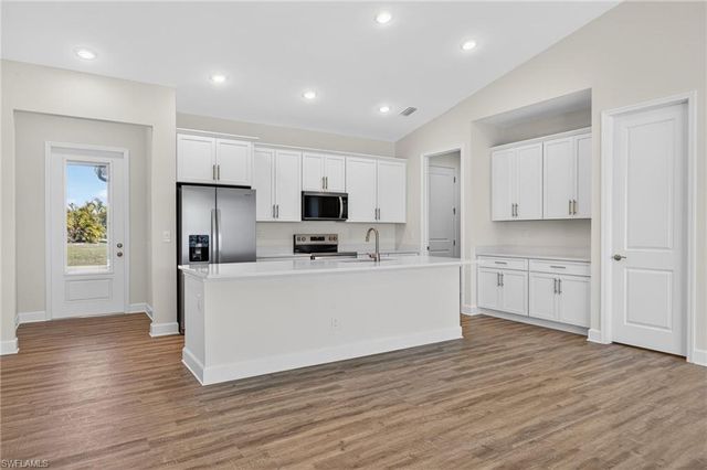 618 SW 30th TER, Cape Coral, FL 33914