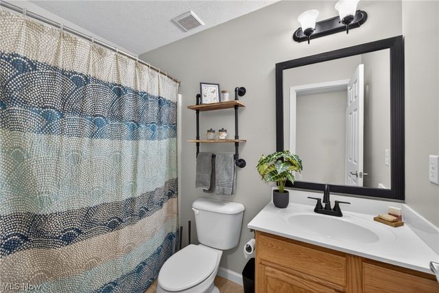 421 Greenfield Lane, Painesville, OH 44077