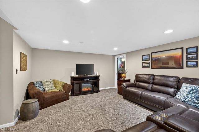 421 Greenfield Lane, Painesville, OH 44077
