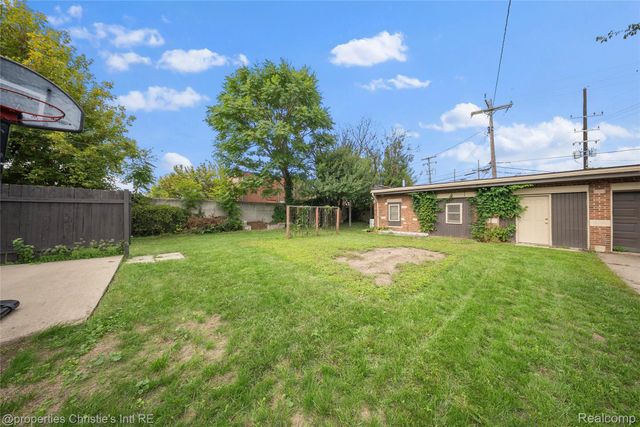 16243 Owen Avenue, Eastpointe, MI 48021