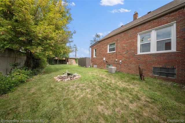 16243 Owen Avenue, Eastpointe, MI 48021