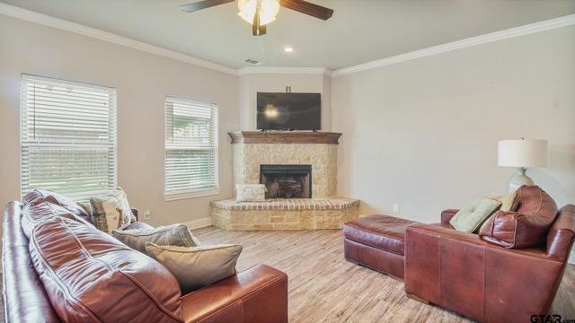 129 Oak Springs Loop, Mabank, TX 75156