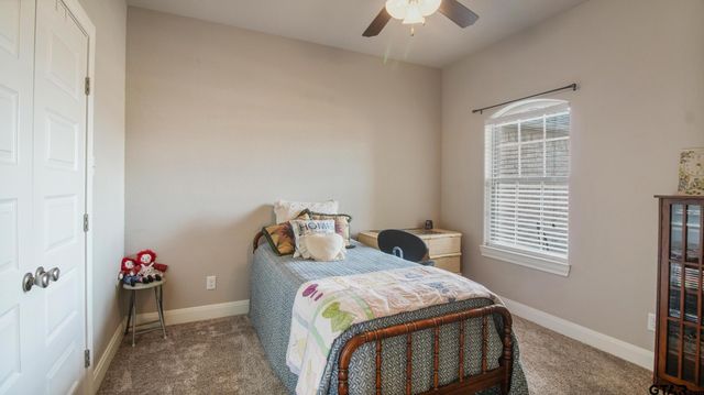 129 Oak Springs Loop, Mabank, TX 75156