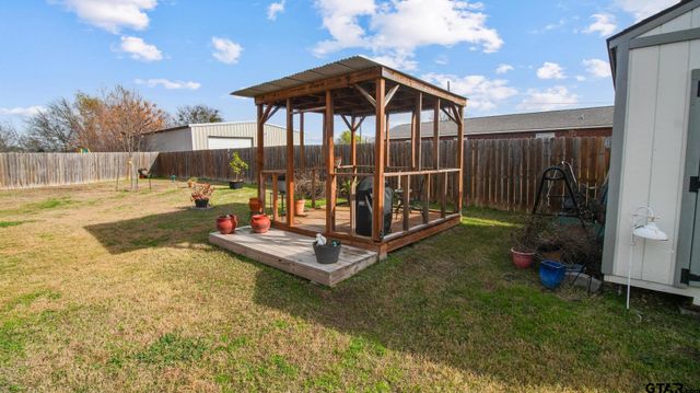 129 Oak Springs Loop, Mabank, TX 75156
