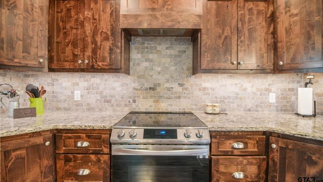 129 Oak Springs Loop, Mabank, TX 75156