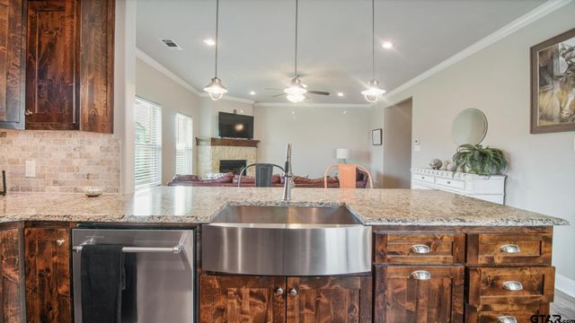 129 Oak Springs Loop, Mabank, TX 75156