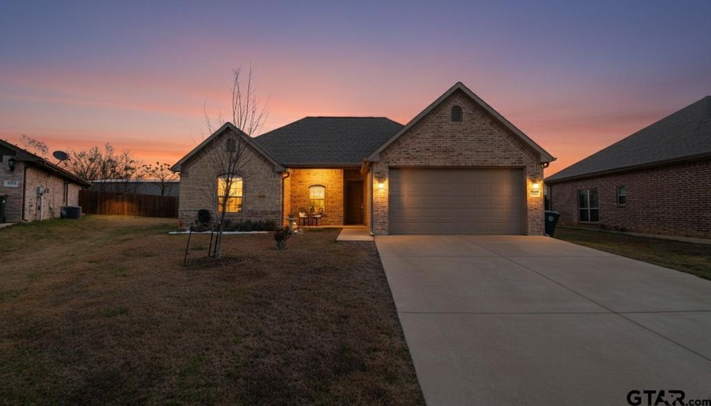 129 Oak Springs Loop, Mabank, TX 75156
