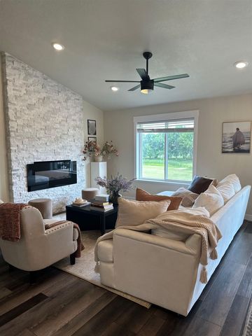 700 Klein Ave, Surrey, ND 58785