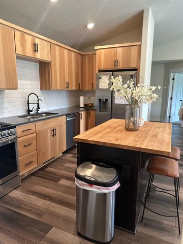 700 Klein Ave, Surrey, ND 58785
