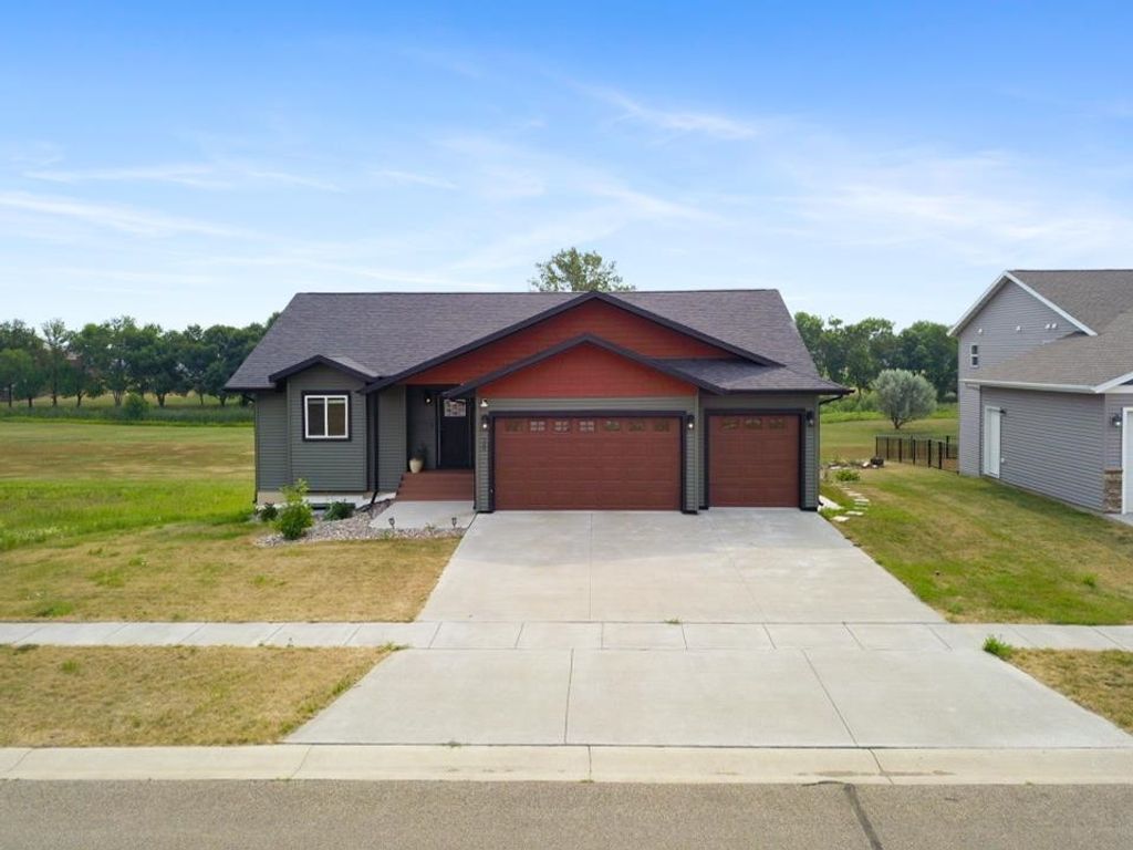 700 Klein Ave, Surrey, ND 58785