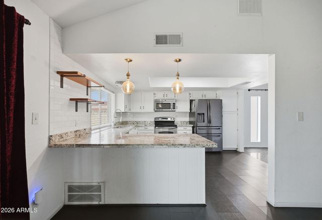 5020 W ROYAL PALM Road, Glendale, AZ 85302