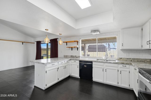 5020 W ROYAL PALM Road, Glendale, AZ 85302