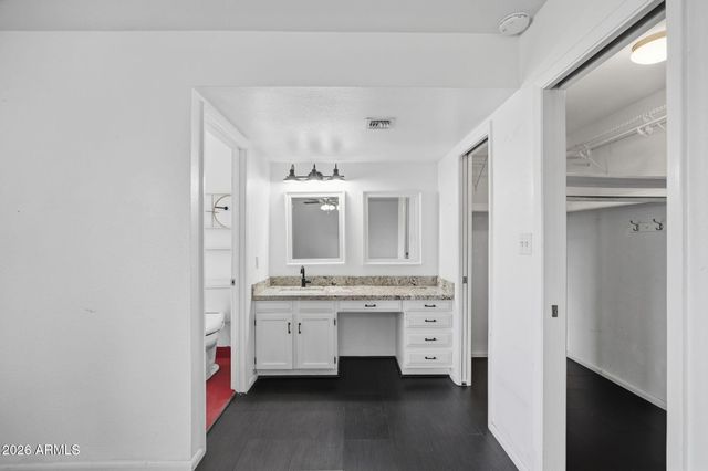 5020 W ROYAL PALM Road, Glendale, AZ 85302