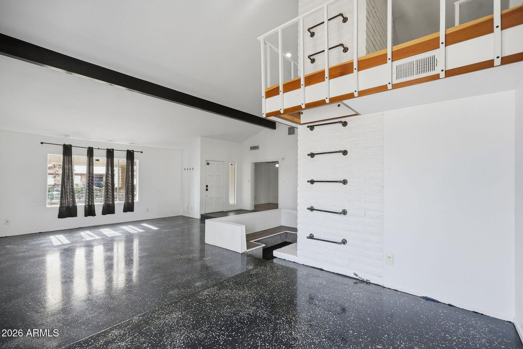 Image 13 of property listing at 5020 W ROYAL PALM Road, Glendale, AZ 85302
