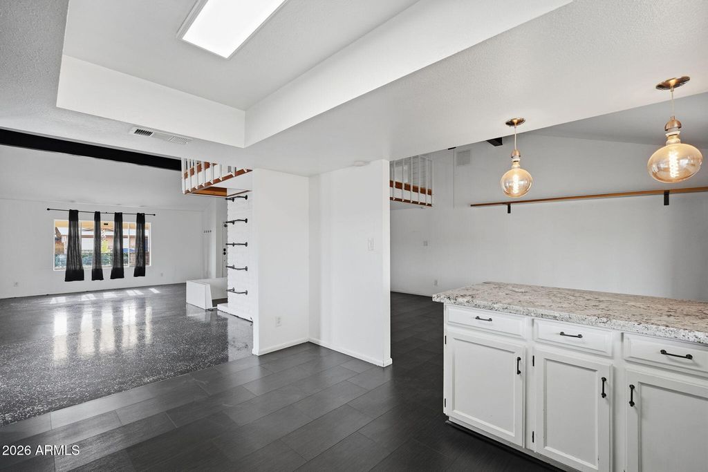 Image 14 of property listing at 5020 W ROYAL PALM Road, Glendale, AZ 85302