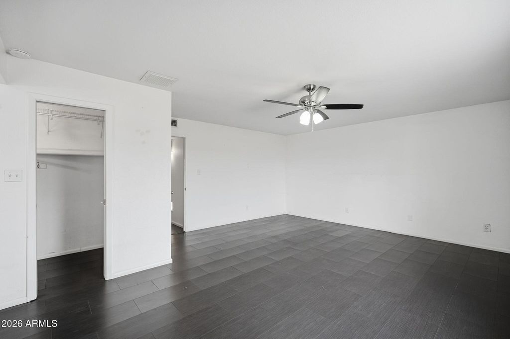 Image 23 of property listing at 5020 W ROYAL PALM Road, Glendale, AZ 85302