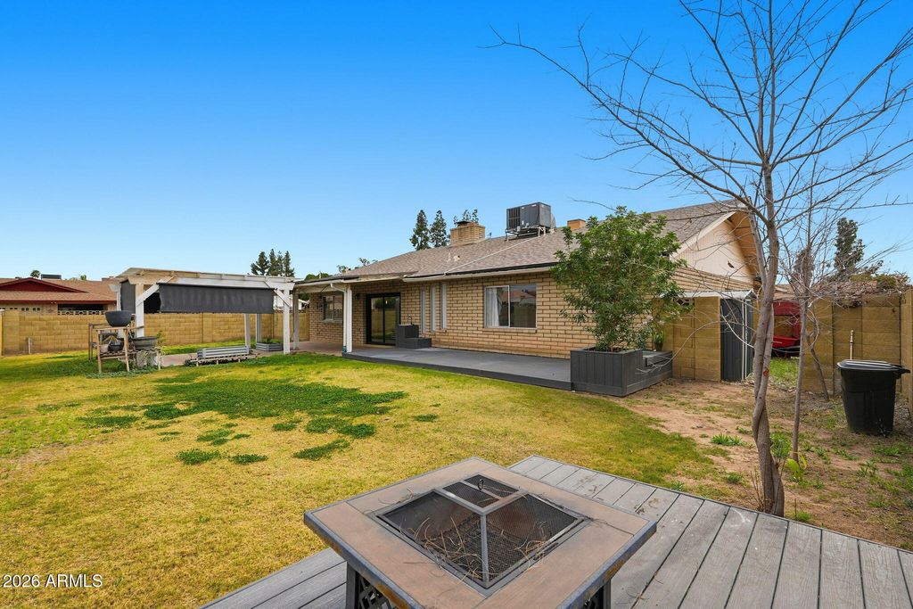 Image 3 of property listing at 5020 W ROYAL PALM Road, Glendale, AZ 85302