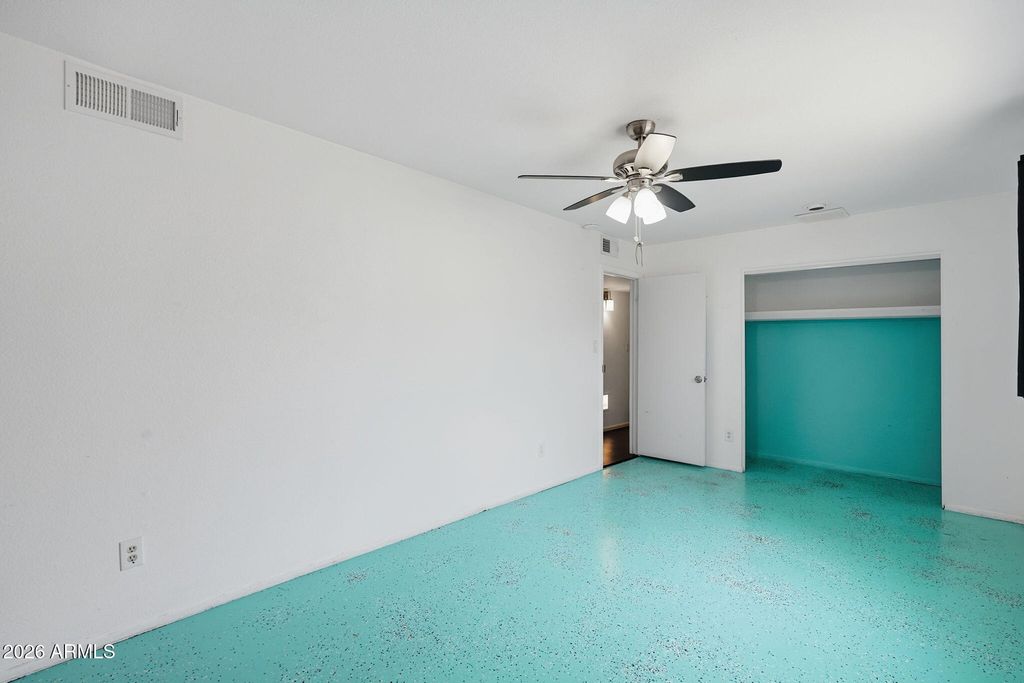 Image 32 of property listing at 5020 W ROYAL PALM Road, Glendale, AZ 85302