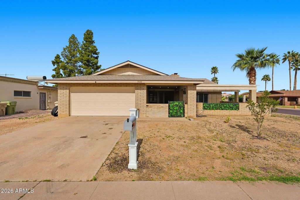 Image 35 of property listing at 5020 W ROYAL PALM Road, Glendale, AZ 85302