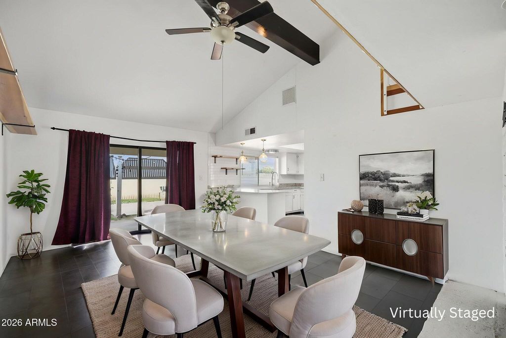 Image 5 of property listing at 5020 W ROYAL PALM Road, Glendale, AZ 85302