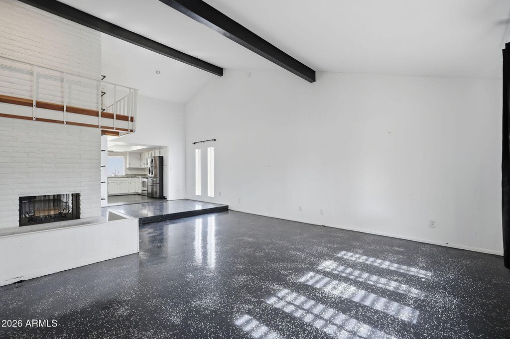 Image 9 of property listing at 5020 W ROYAL PALM Road, Glendale, AZ 85302