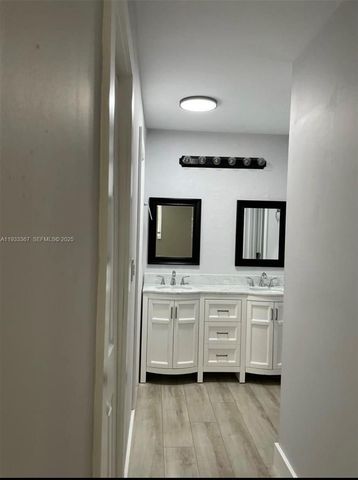 8893 Fontainebleau Blvd 103, Miami, FL 33172