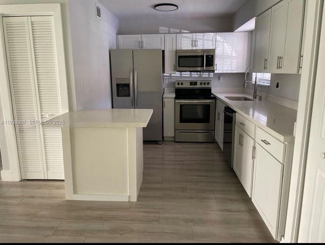 8893 Fontainebleau Blvd 103, Miami, FL 33172