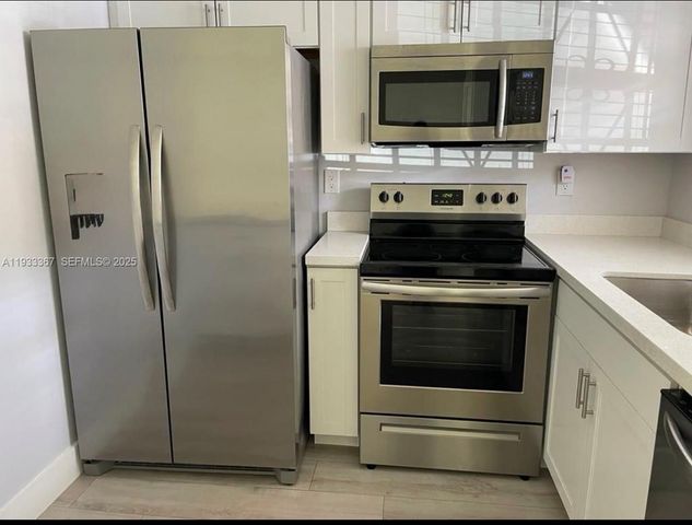 8893 Fontainebleau Blvd 103, Miami, FL 33172