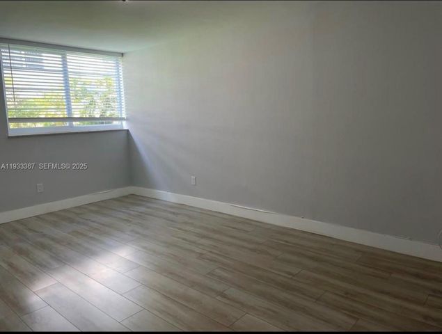 8893 Fontainebleau Blvd 103, Miami, FL 33172